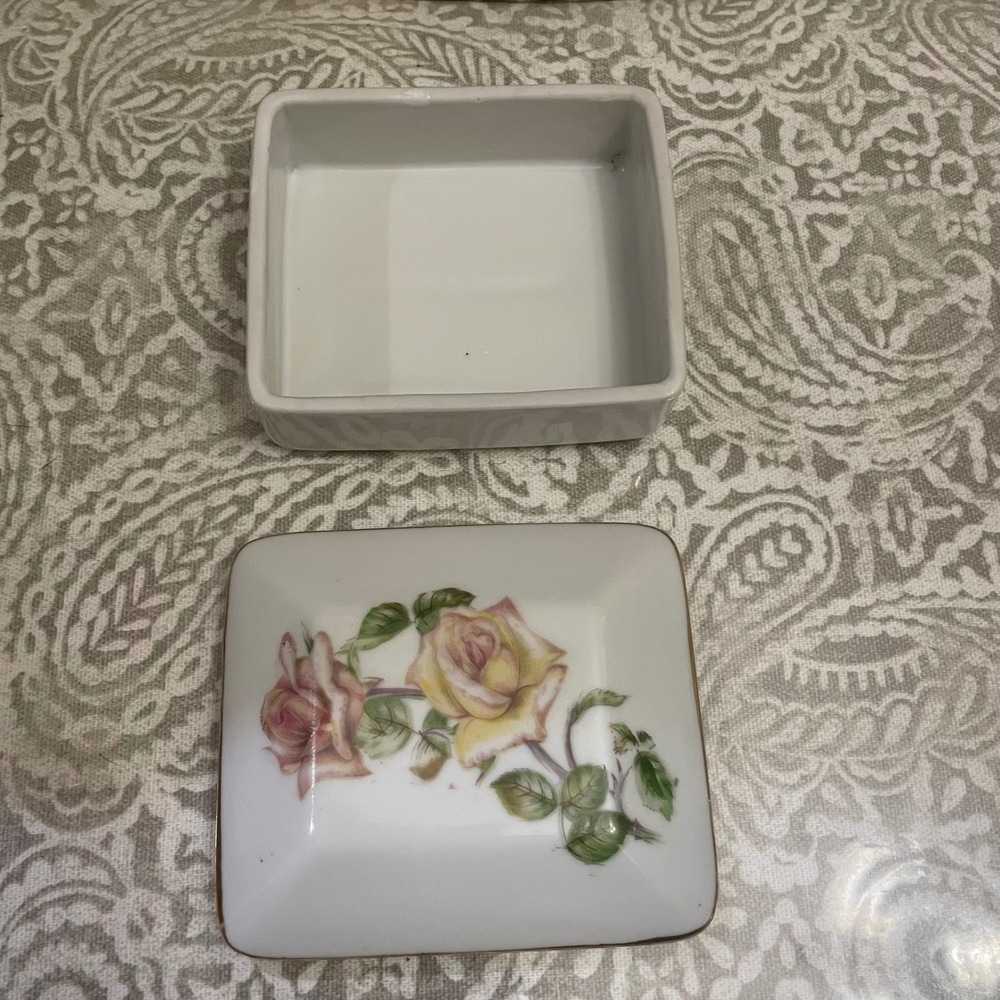VINTAGE Chase Japan Porcelain Trinket Box, Roses Design, Gold Trim rectangle - Picture 3 of 7
